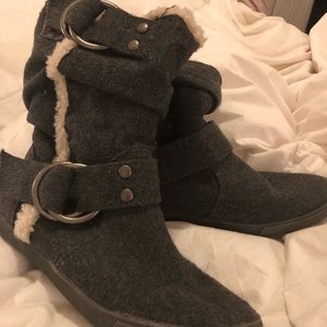 Super Cozy Gray and White Fleece Boots
